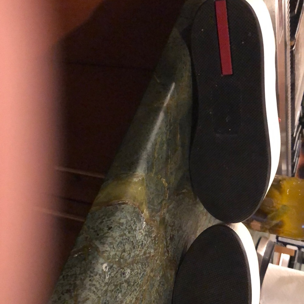 Prada - Picture 2 of 2